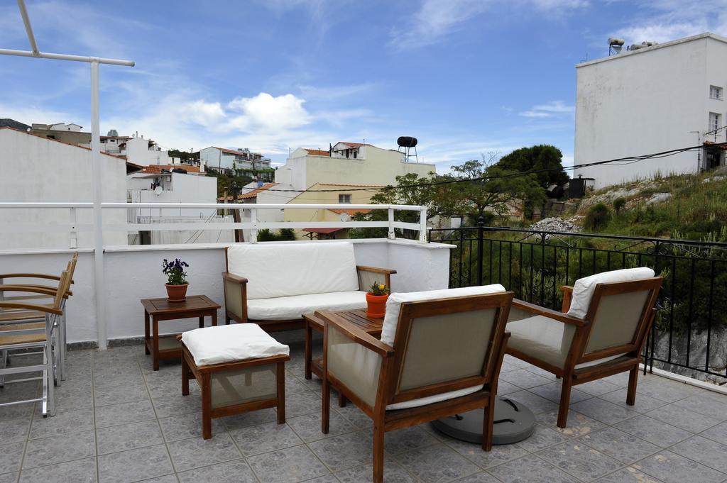 Pension Margarita Skiathos Town Exterior photo