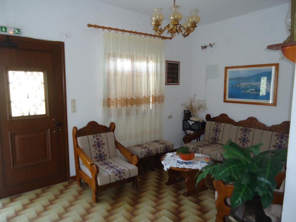 Pension Margarita Skiathos Town Exterior photo