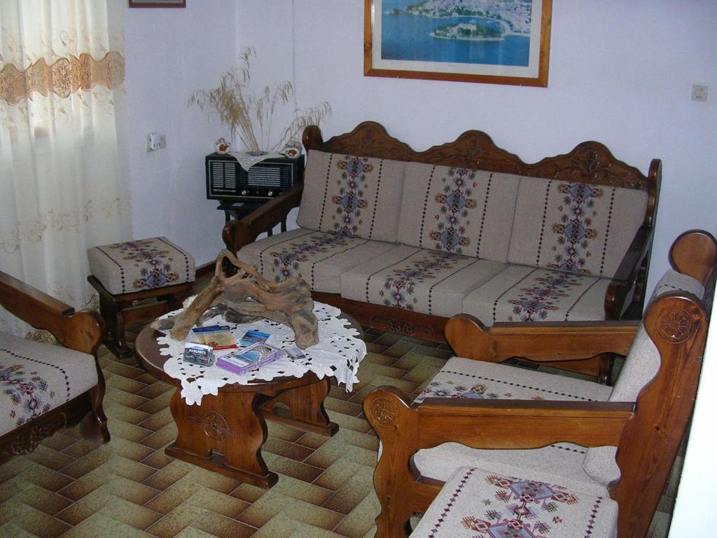 Pension Margarita Skiathos Town Exterior photo
