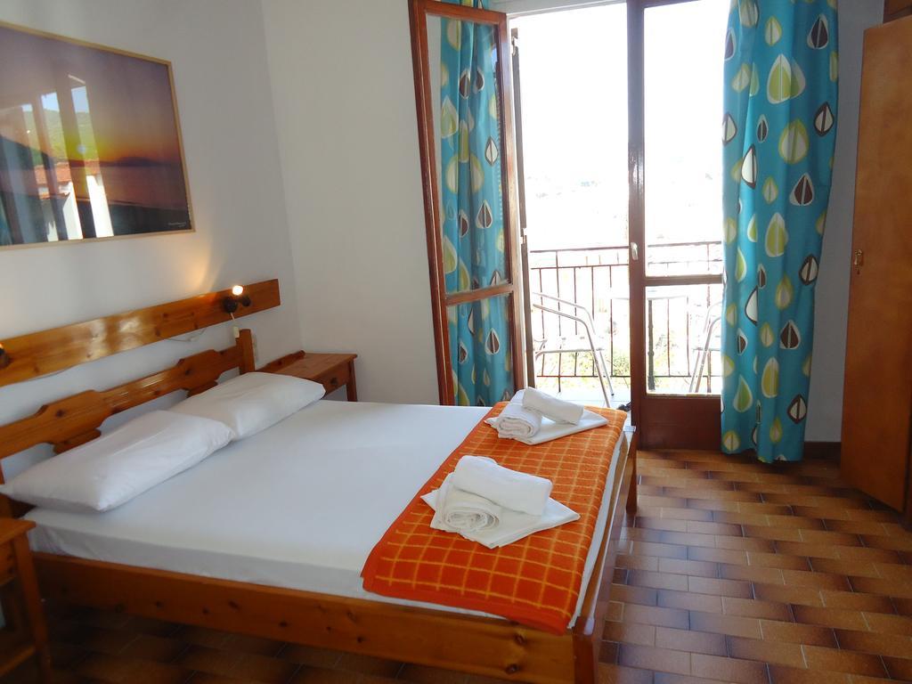 Pension Margarita Skiathos Town Exterior photo