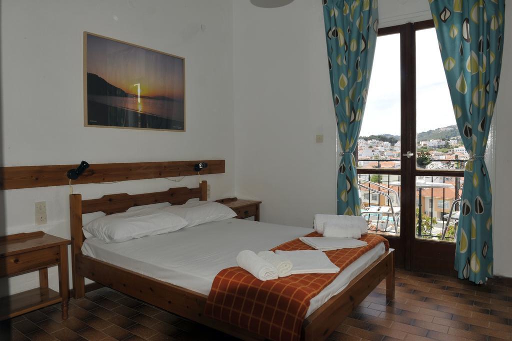 Pension Margarita Skiathos Town Exterior photo